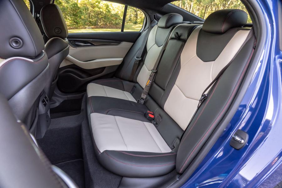 Интерьер Cadillac CT5 350T 2019 года  (фото 24 из 40)